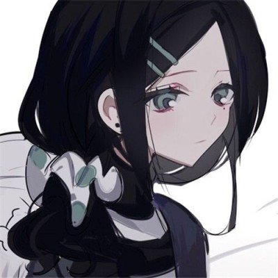 野生母狼“拖家带口”下山待产